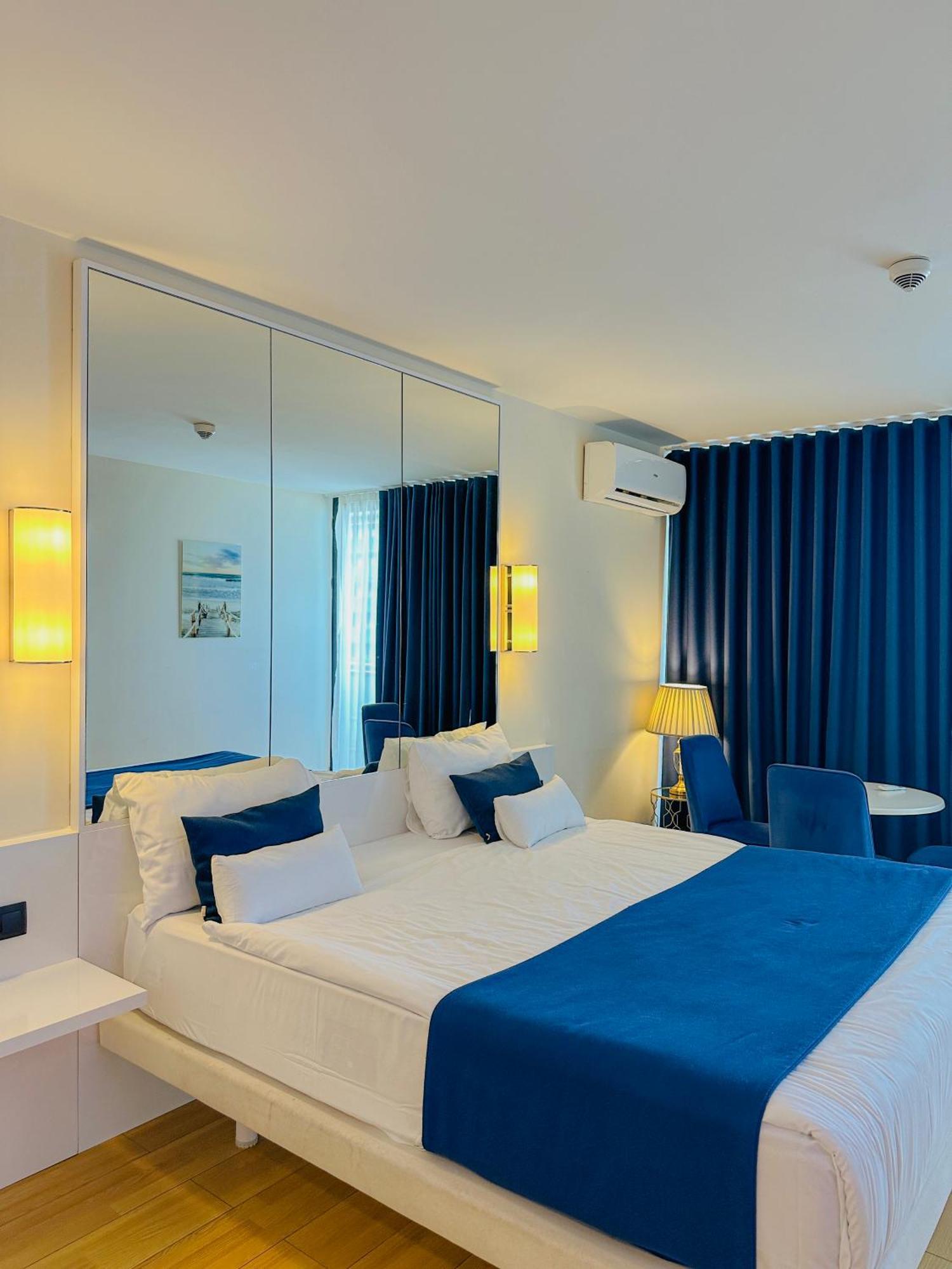 Seaside Vip Hotel Batumi Exteriör bild
