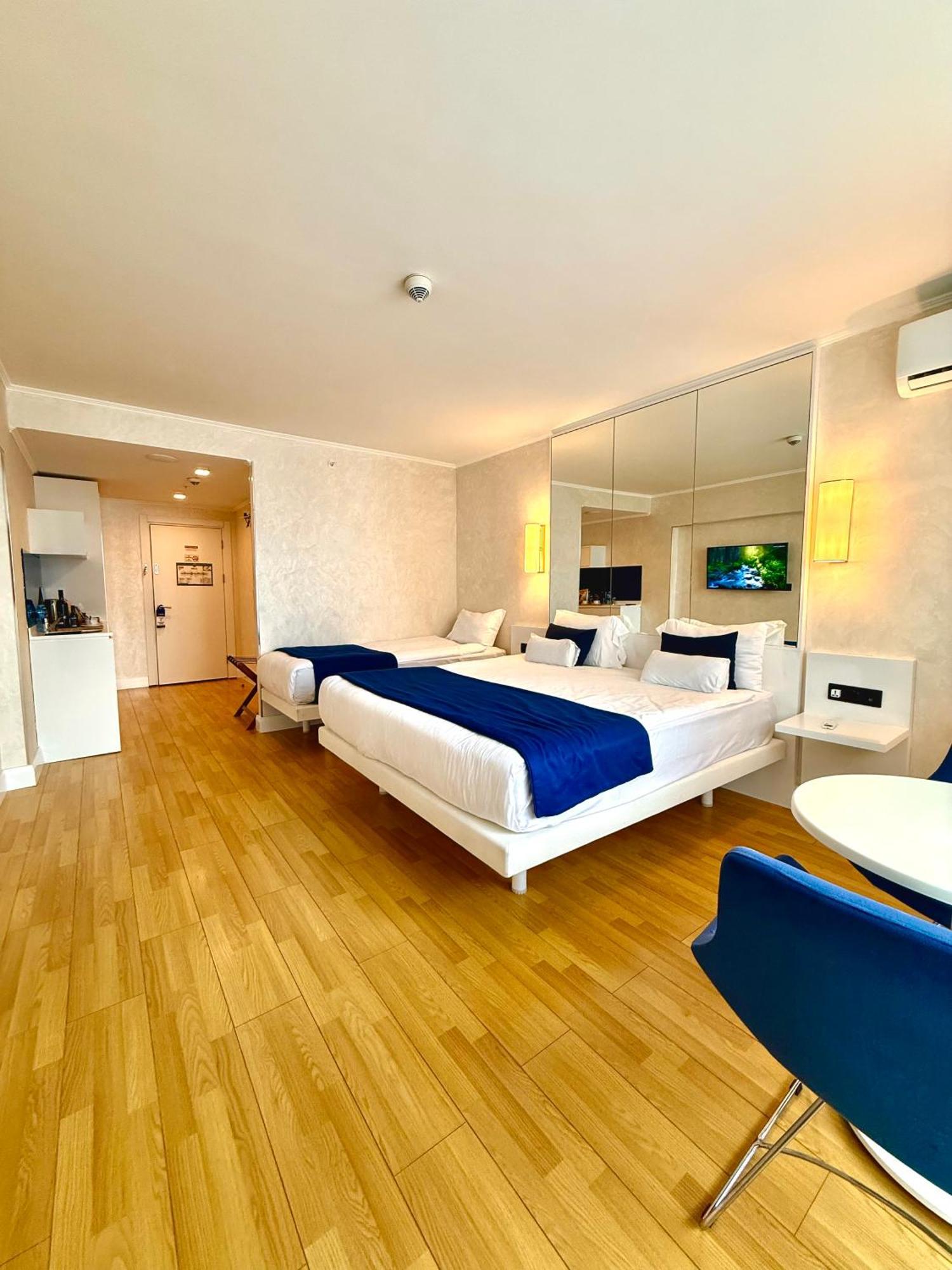 Seaside Vip Hotel Batumi Exteriör bild