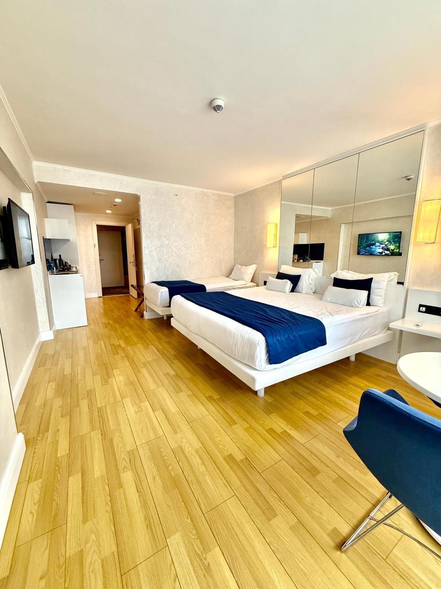 Seaside Vip Hotel Batumi Exteriör bild