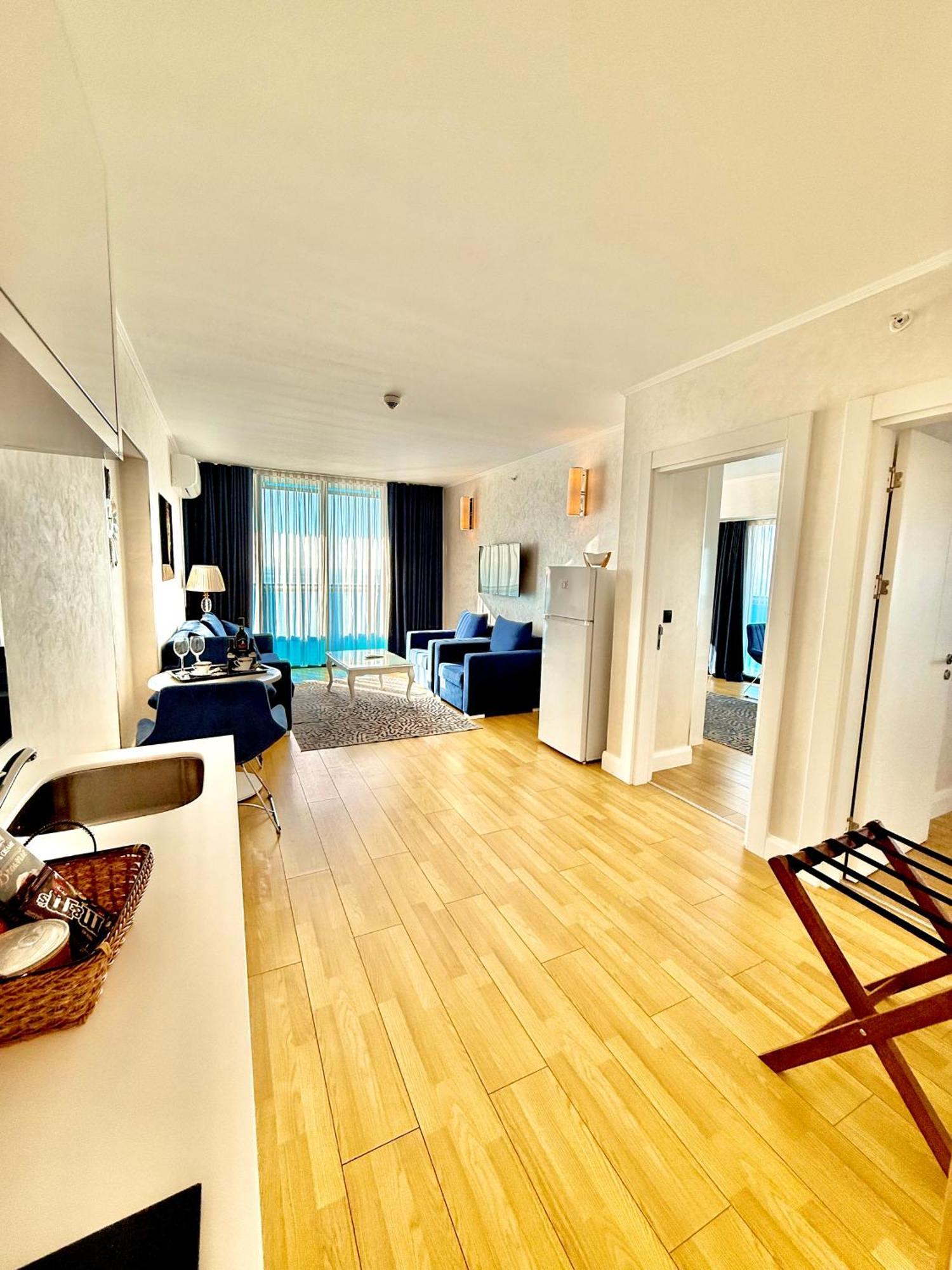 Seaside Vip Hotel Batumi Exteriör bild