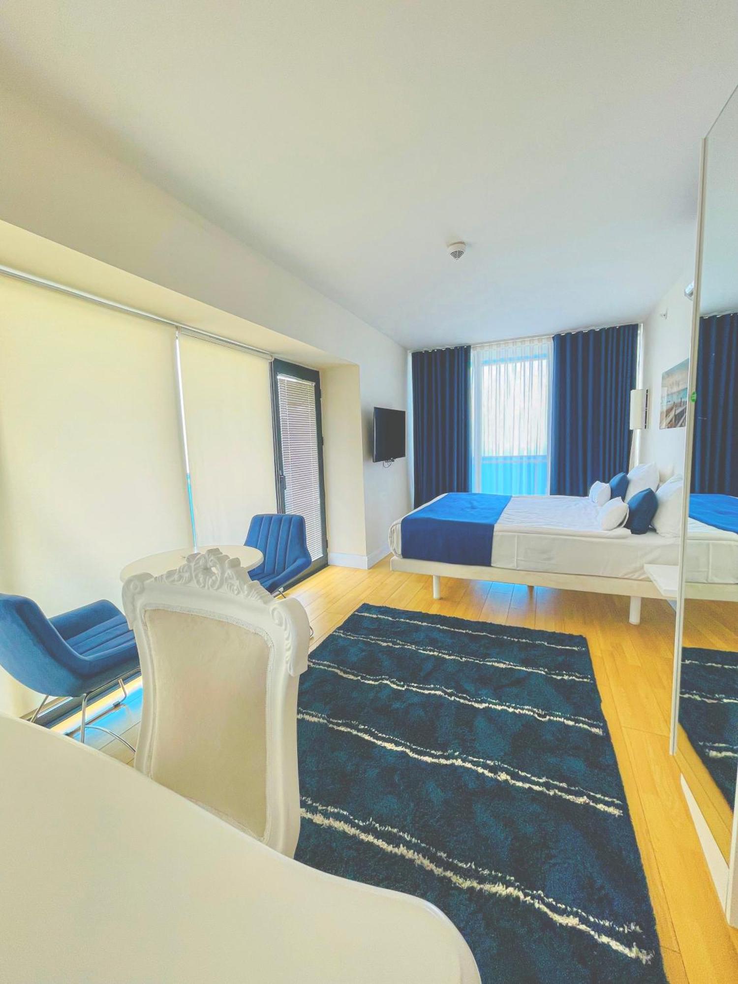 Seaside Vip Hotel Batumi Exteriör bild