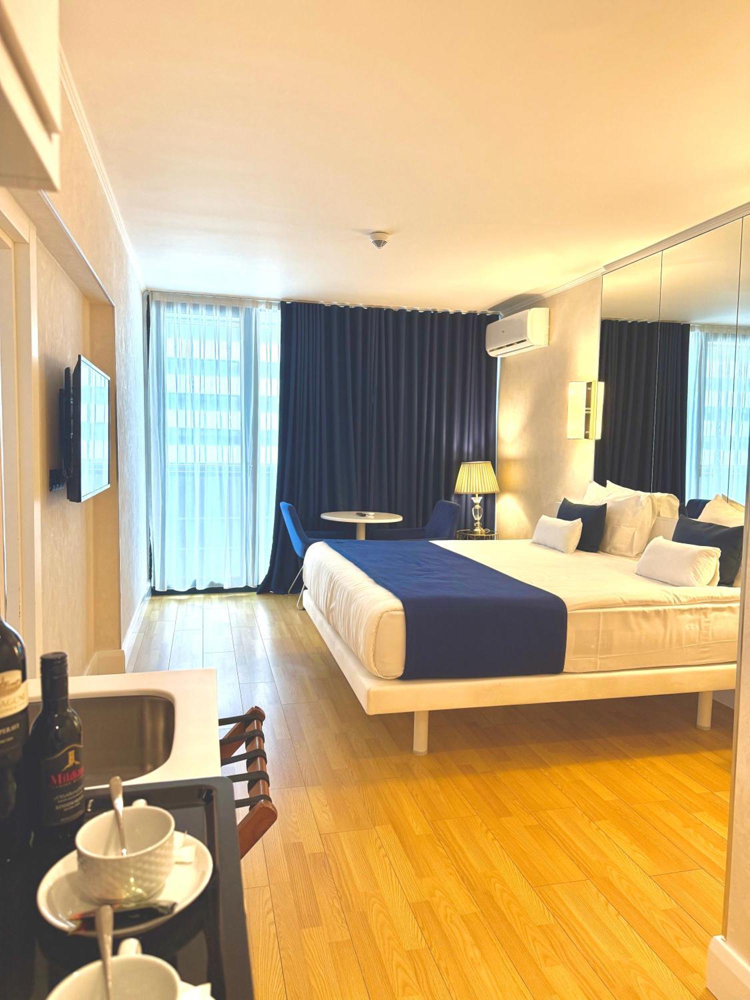 Seaside Vip Hotel Batumi Exteriör bild