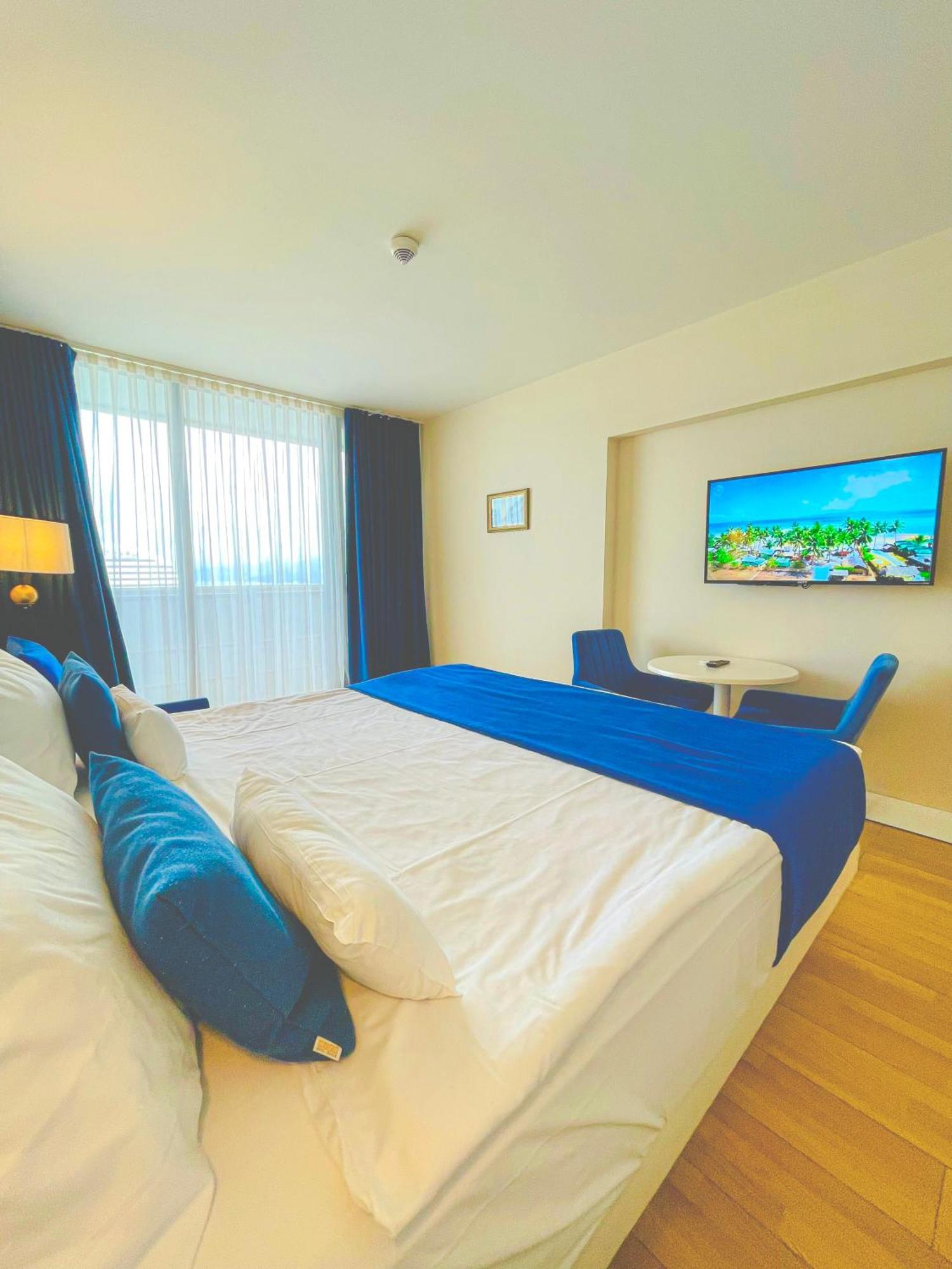 Seaside Vip Hotel Batumi Exteriör bild