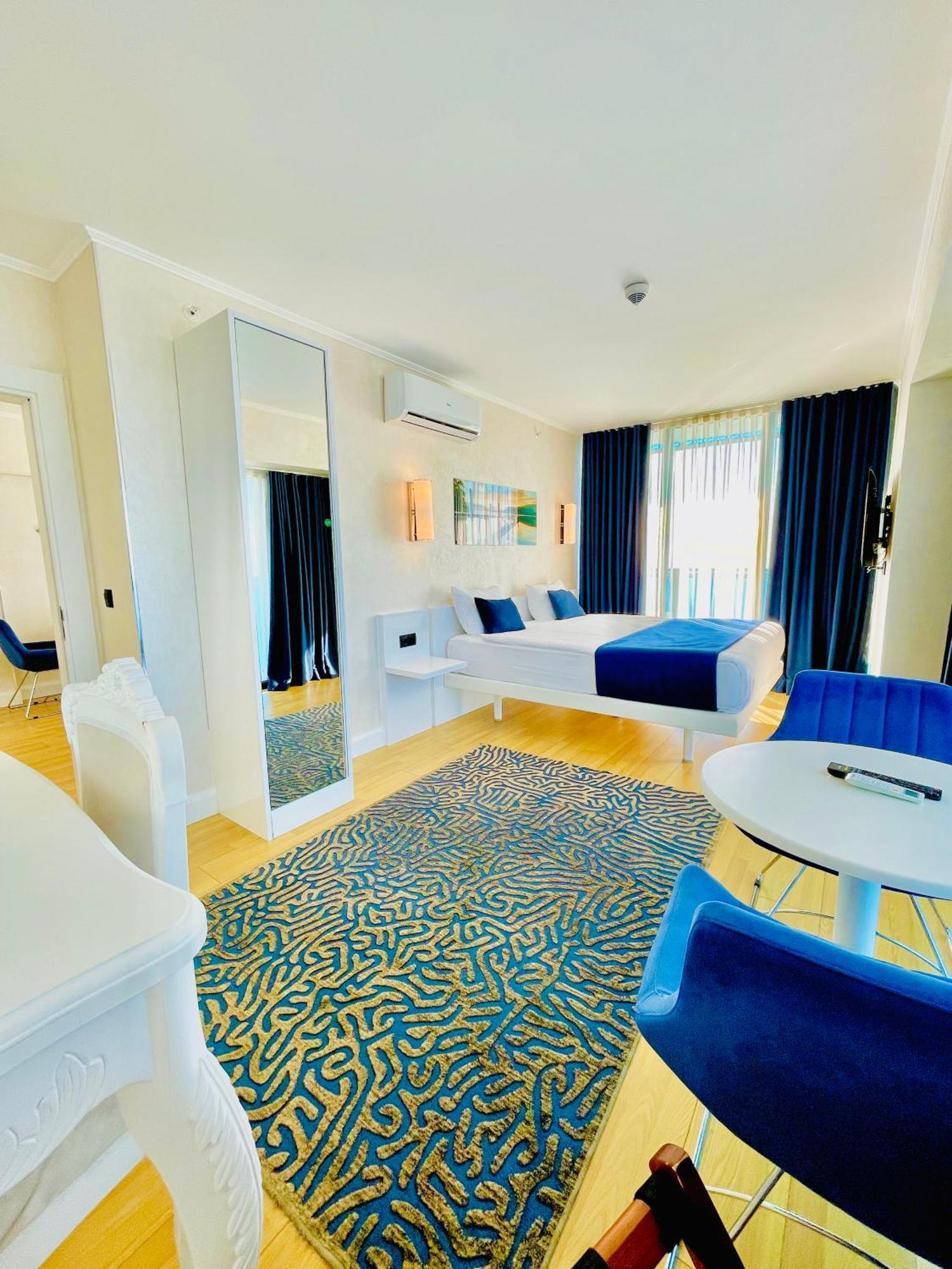 Seaside Vip Hotel Batumi Exteriör bild