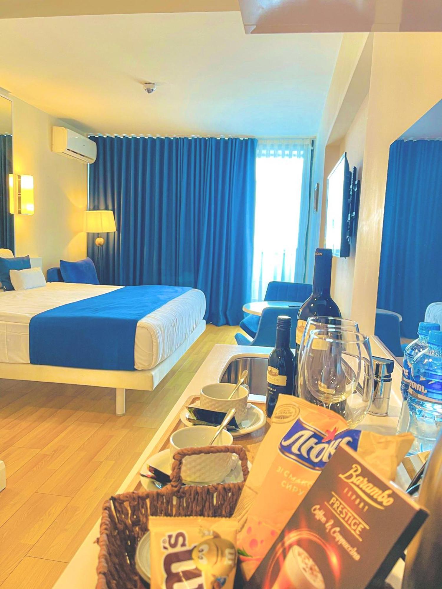 Seaside Vip Hotel Batumi Exteriör bild